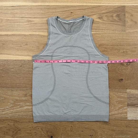 Lululemon black and white striped tank size 6 - Picture 2 of 7